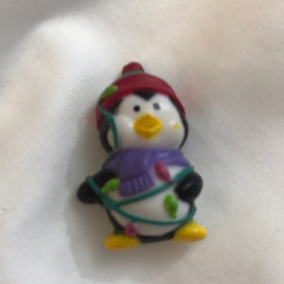 ⚡️FINAL PRICE⚡️ Vintage Penguin Christmas Pin/Brooch! - Picture 2 of 6